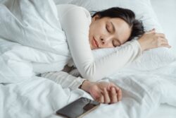 negative effects of screens on sleep